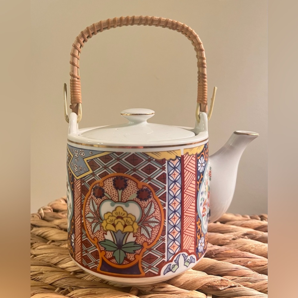 Imari Ware Japanese antique teapot